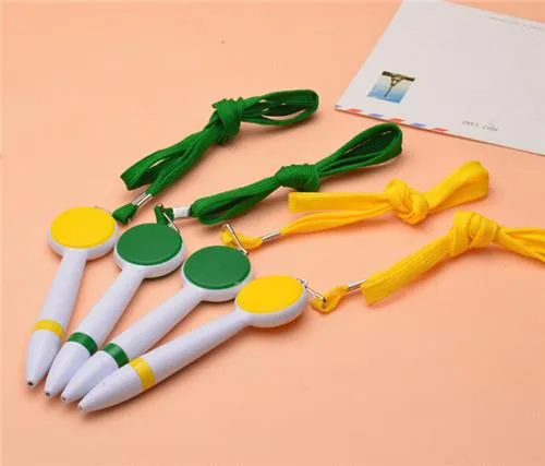 Pixurile din plastic cu clip metalic au capac sau sunt retractabile?